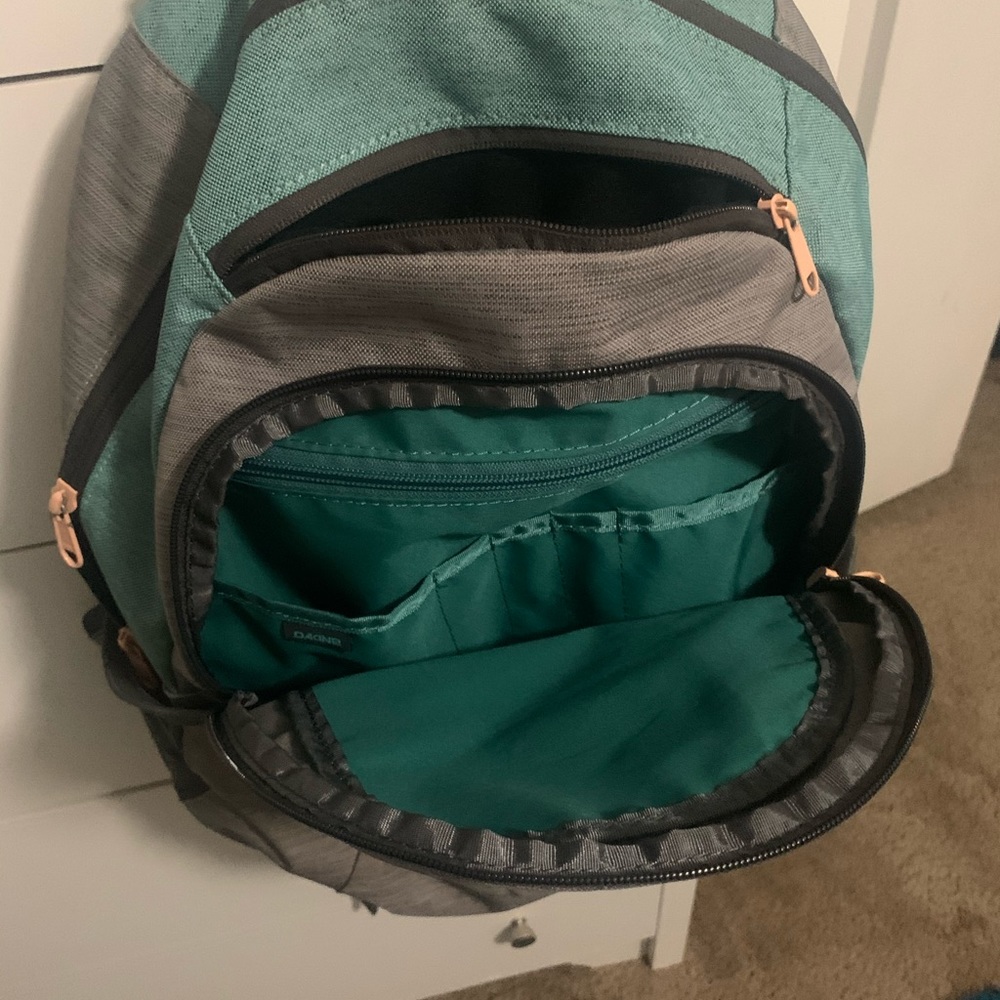 Dakine backpack - Picture 4 of 4